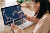 Forex’te Tüm Kartlar Sizin Elinizde: Kazanç İçin Çift Yönlü Oynama Sanatı